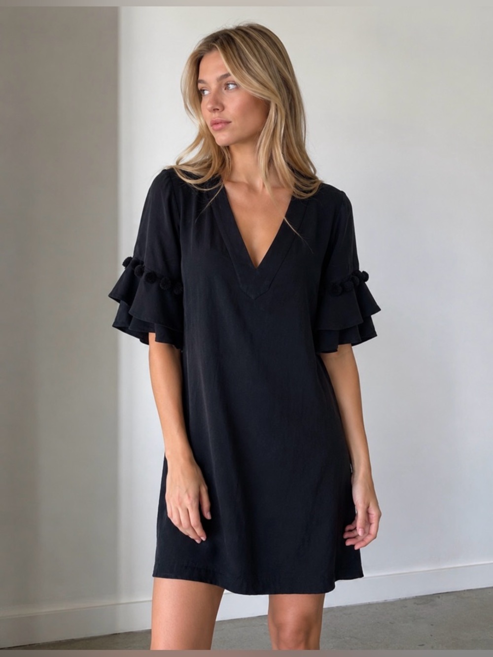 BCBGeneration Mini Tunic Style Dress  Ruffle Bell Sleeves Career Black Size XXS